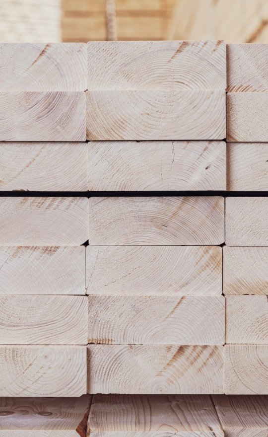 Drewno lite – najlepsza jakość dla profesjonalistów