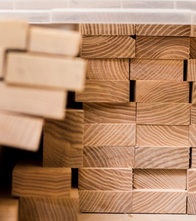 Certyfikowane drewno konstrukcyjne C24: jak rozpoznać drewno z certyfikatem?